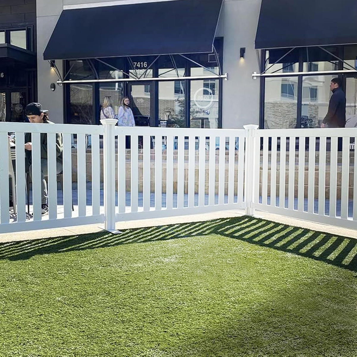 Zippity Davidson Portable Event Fence, White Vinyl Freestanding Kit