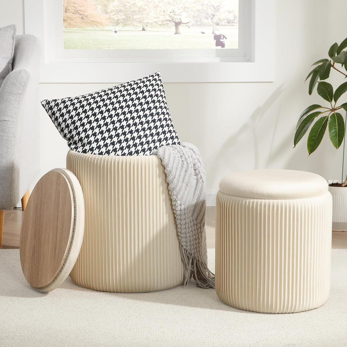 Royal Windsor round Ottoman with Storage Set of 2, Storage Vanity Stool