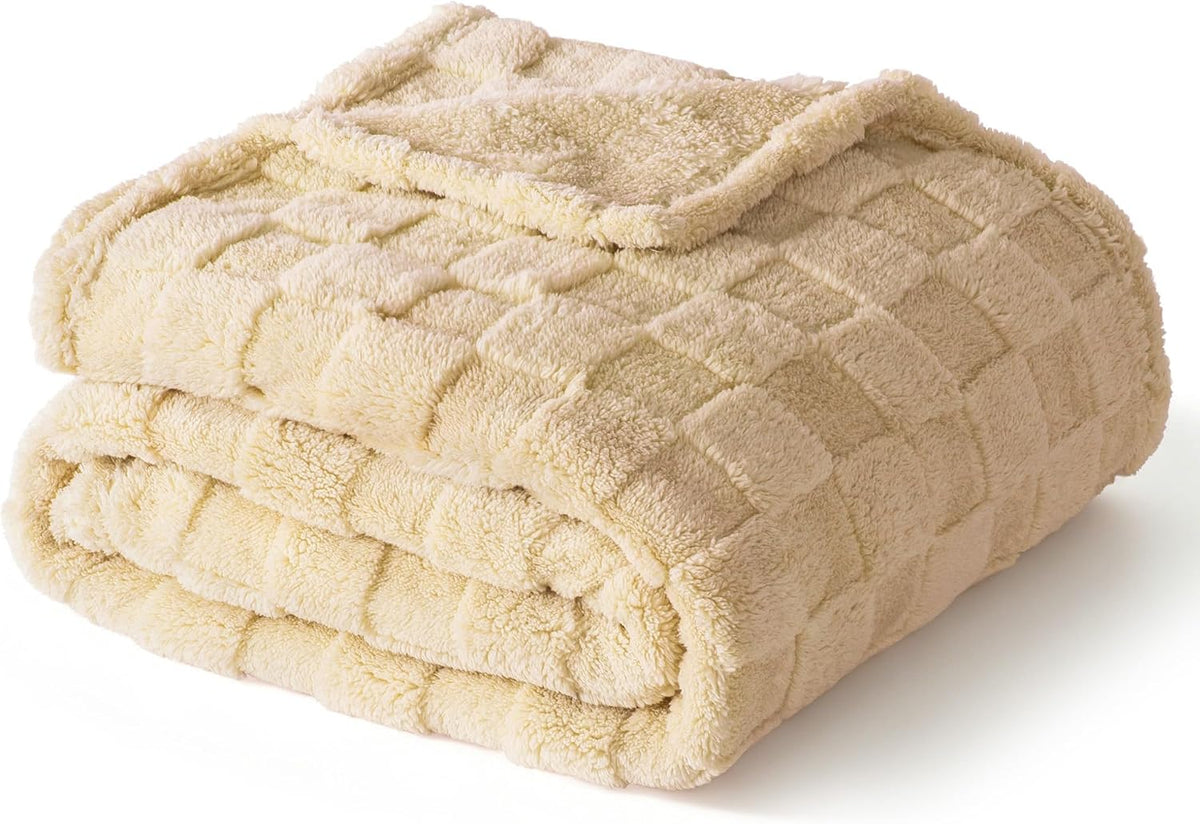 Exclusivo Mezcla 3D Checkered Fleece Throw Blanket for Couch, Ivory