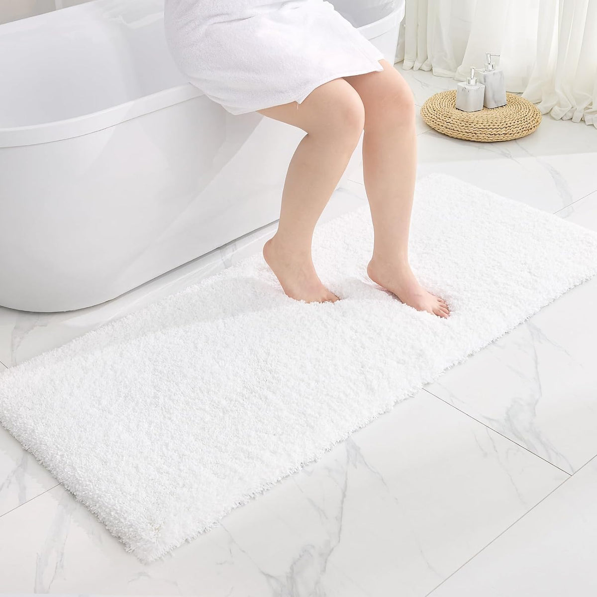 Disolla White Bathroom Rugs 24X48, Microfiber Non-Slip Plush Thick Bath Mat