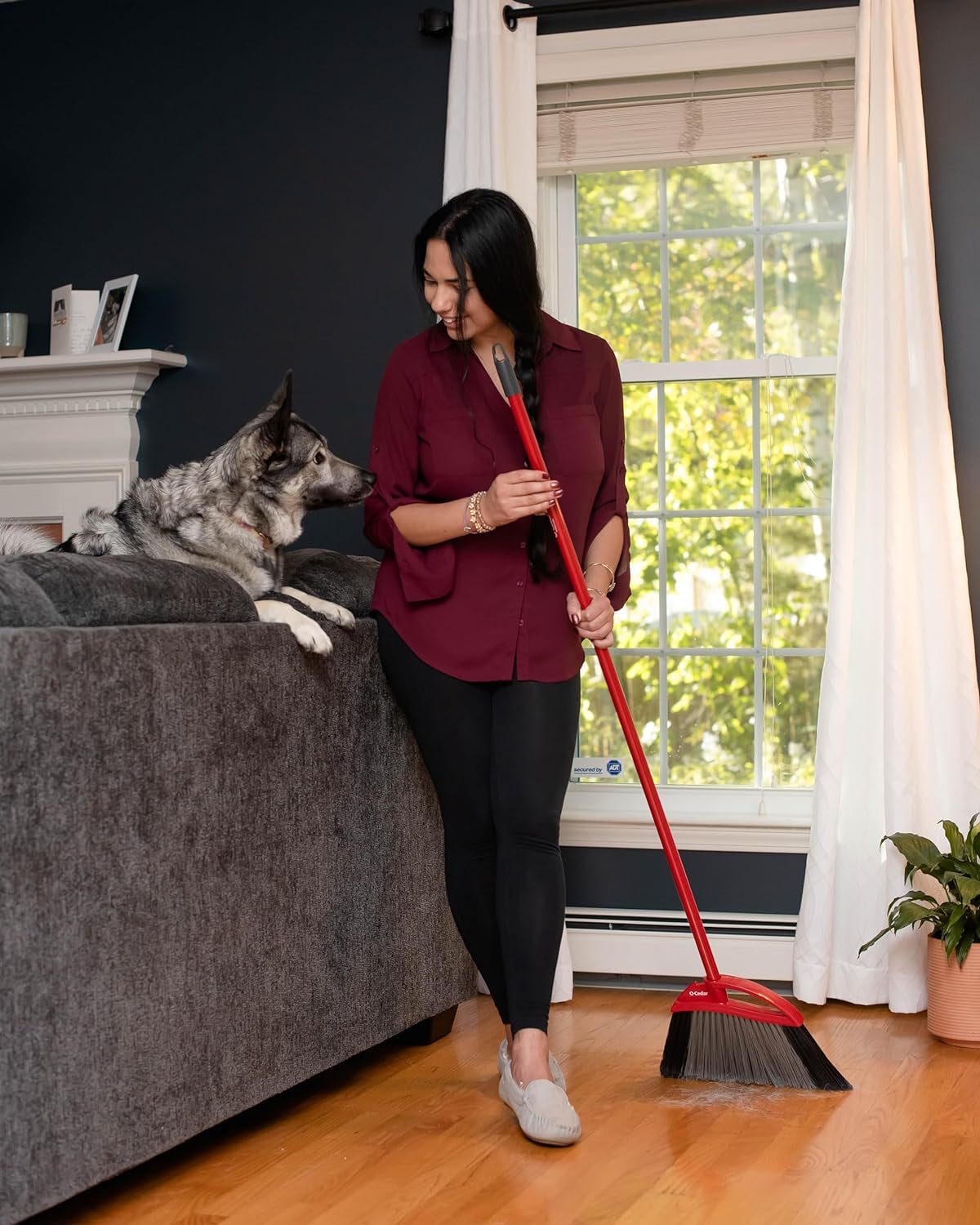 O-Cedar Pet Pro Broom with Step-On Dustpan | Removes over 99% of Dust & Dirt in One Sweep | Removes 3X More Pet Hair | Quiet Cleaning Tool for Cat and Dog Owners