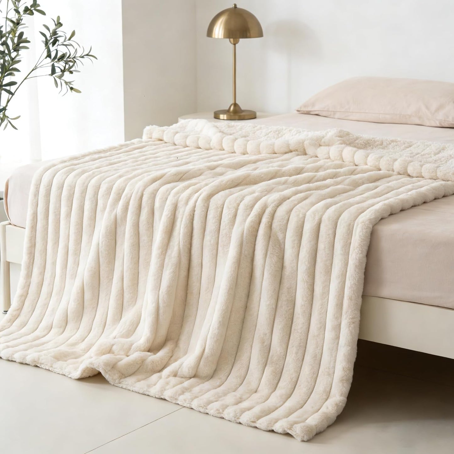 Waterproof Dog Blanket for Bed, Luxury Plush Washable Large Dogs Blankets for Furniture Protection, Super Soft Calming Pet Blanket for Indoors (Cream, 50"X60")