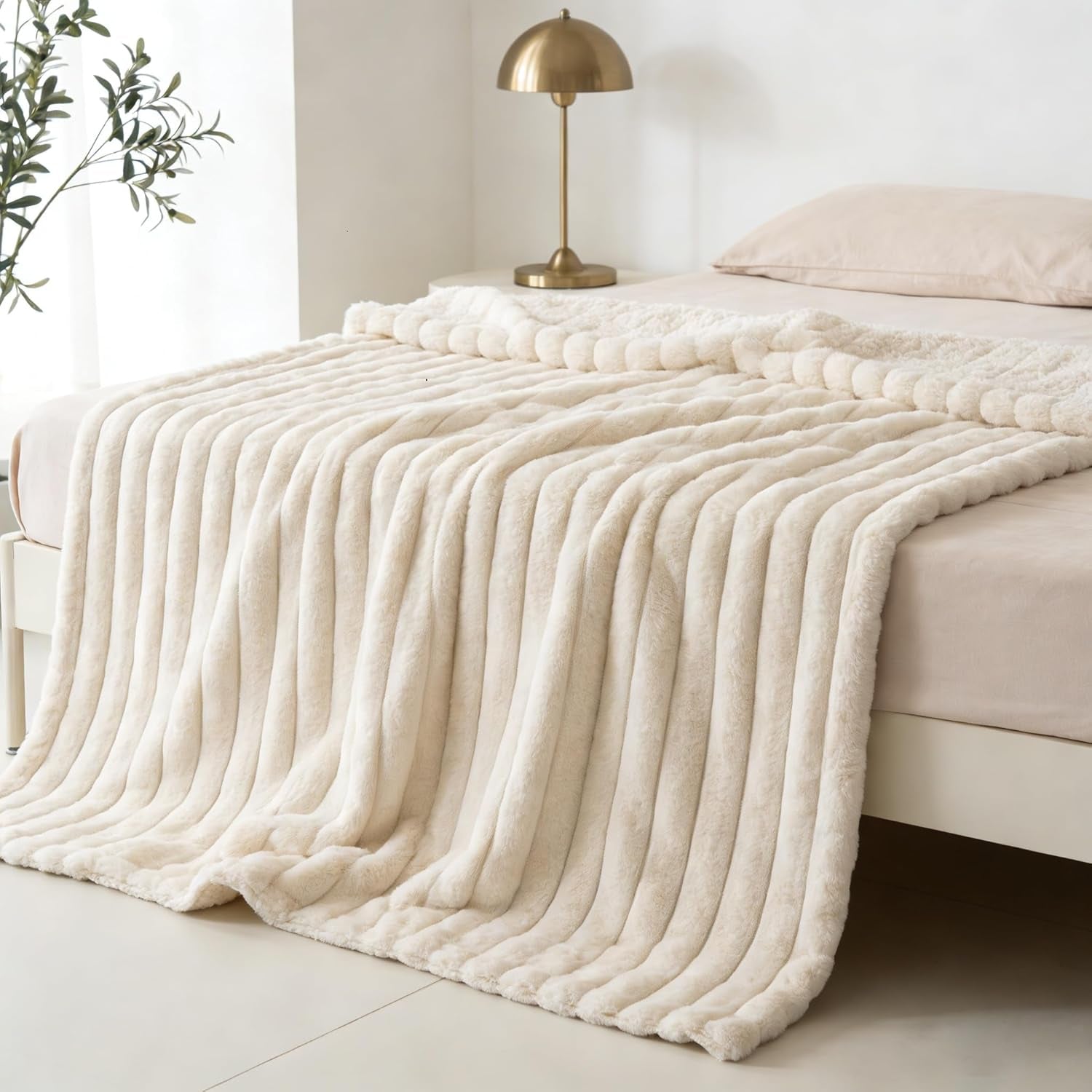Waterproof Dog Blanket for Bed, Luxury Plush Washable Large Dogs Blankets for Furniture Protection, Super Soft Calming Pet Blanket for Indoors (Cream, 50"X60")