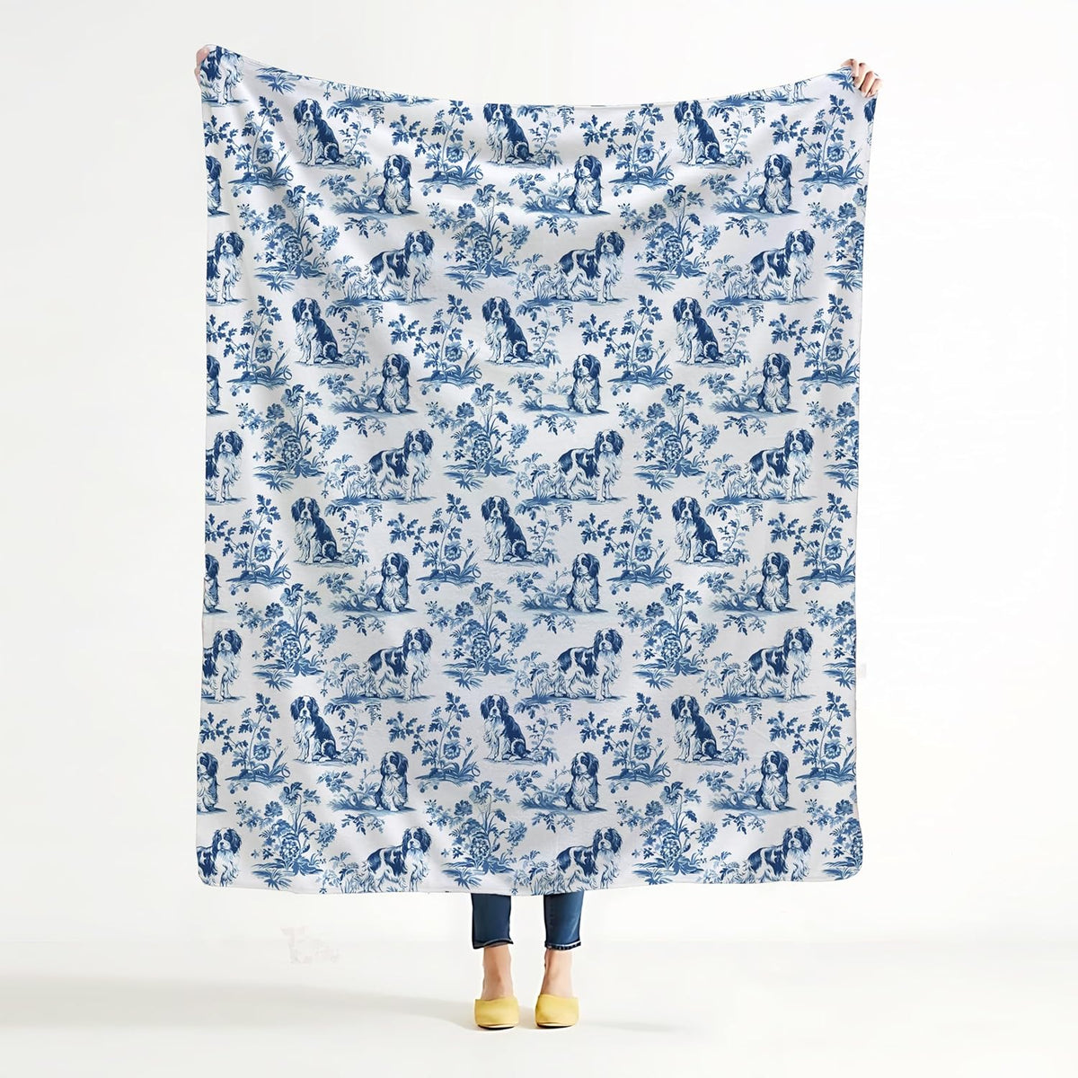 Chinoiserie Cavalier King Charles Spaniel Blanket, Cavalier King Charles Spaniel Gifts, Blue and White French Country Toile Dog Throw Blanket for Home Bedroom Couch Bed Decor, 50X60 Inches