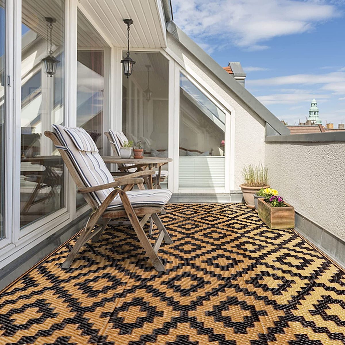 SAND MINE Waterproof Outdoor Rug 4X6 Ft, Plastic Straw Area Rug, Large Floor Mat for Outdoors, RV, Patio, Backyard, Deck, Picnic, Beach, Trailer, Camping, Black & Brown Lattice