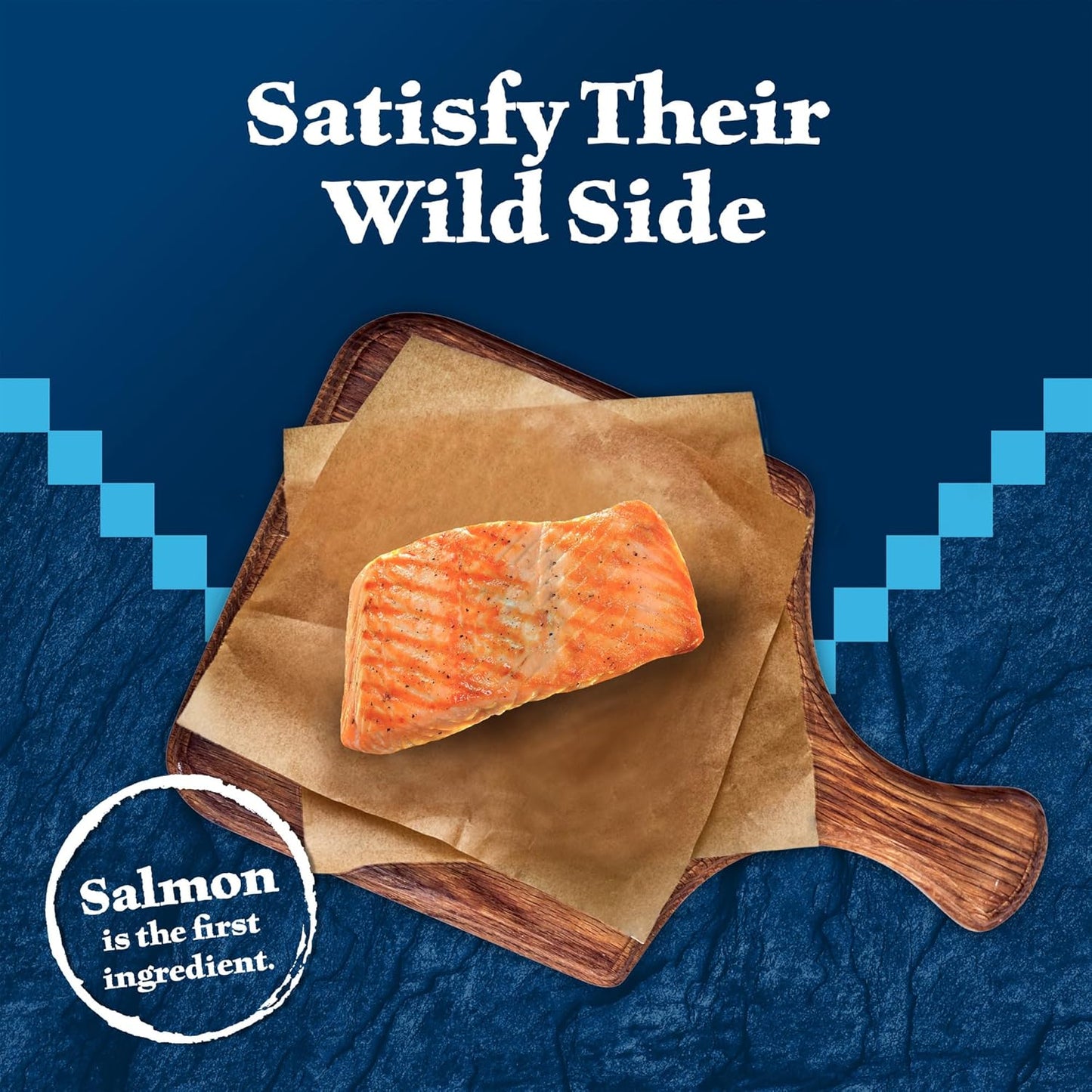 Blue Buffalo Wilderness Crunchy Cat Treats, Made with Natural Ingredients, Tasty Salmon Flavor, 12-Oz Tub