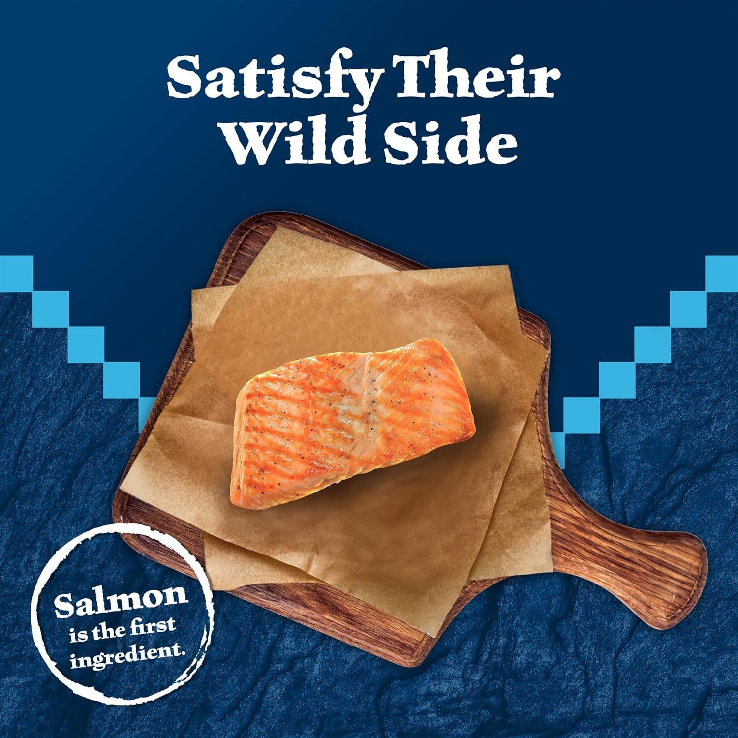 Blue Buffalo Wilderness Crunchy Cat Treats, Made with Natural Ingredients, Tasty Salmon Flavor, 12-Oz Tub