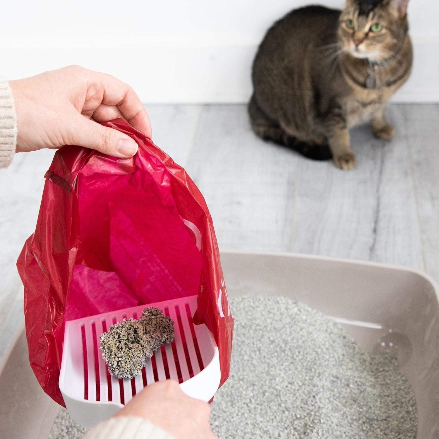 Ubbi Pet Waste Sacks, Lavender Scented Cat Litter Disposal Bags, Leak Proof and Easy Tie, 200 Count (Pack of 1) | Cat Litter & Dog Waste Disposal Bags, Leak-Proof Easy-Tie Tabs, Odor Control Bags, Made from 50% Recycled Materials