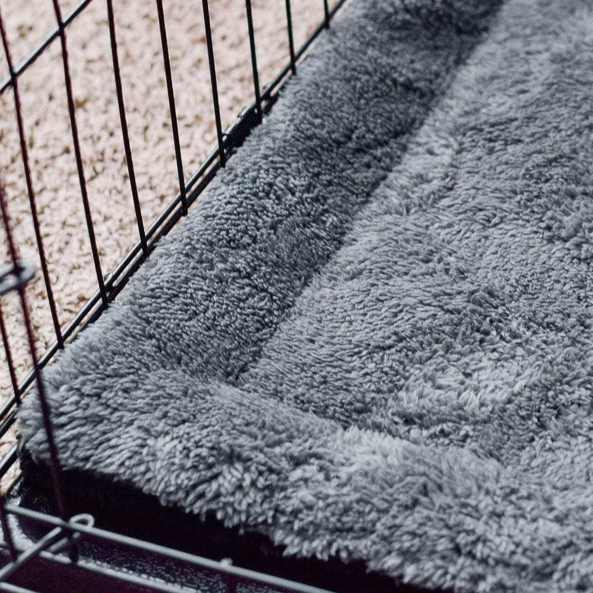 K&H Self-Warming Cat Bed Pad, Self Heating Pad, Small 21 X 17 Gray/ Black