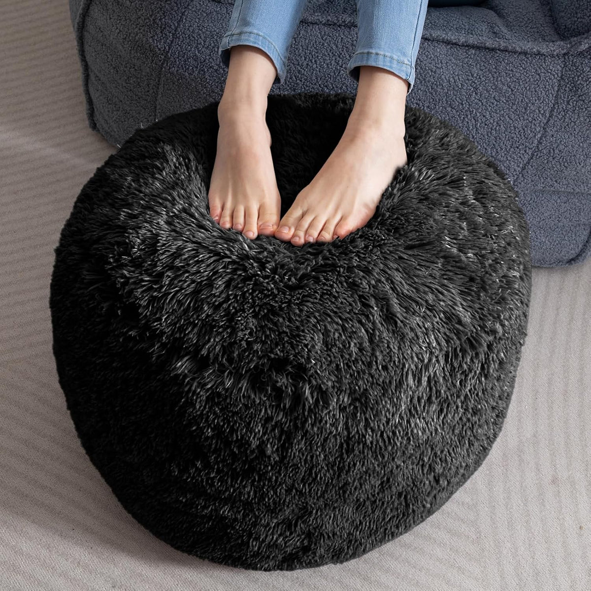 HIGOGOGO round Stuffed Pouf Ottoman, Long Faux Fur Poufs with Foam Chunk Filling, Fluffy and Furry Pouf Foot Stool Storage Ottoman, 20 X 15 Floor Poufs Foot Rest for Living Room, Black
