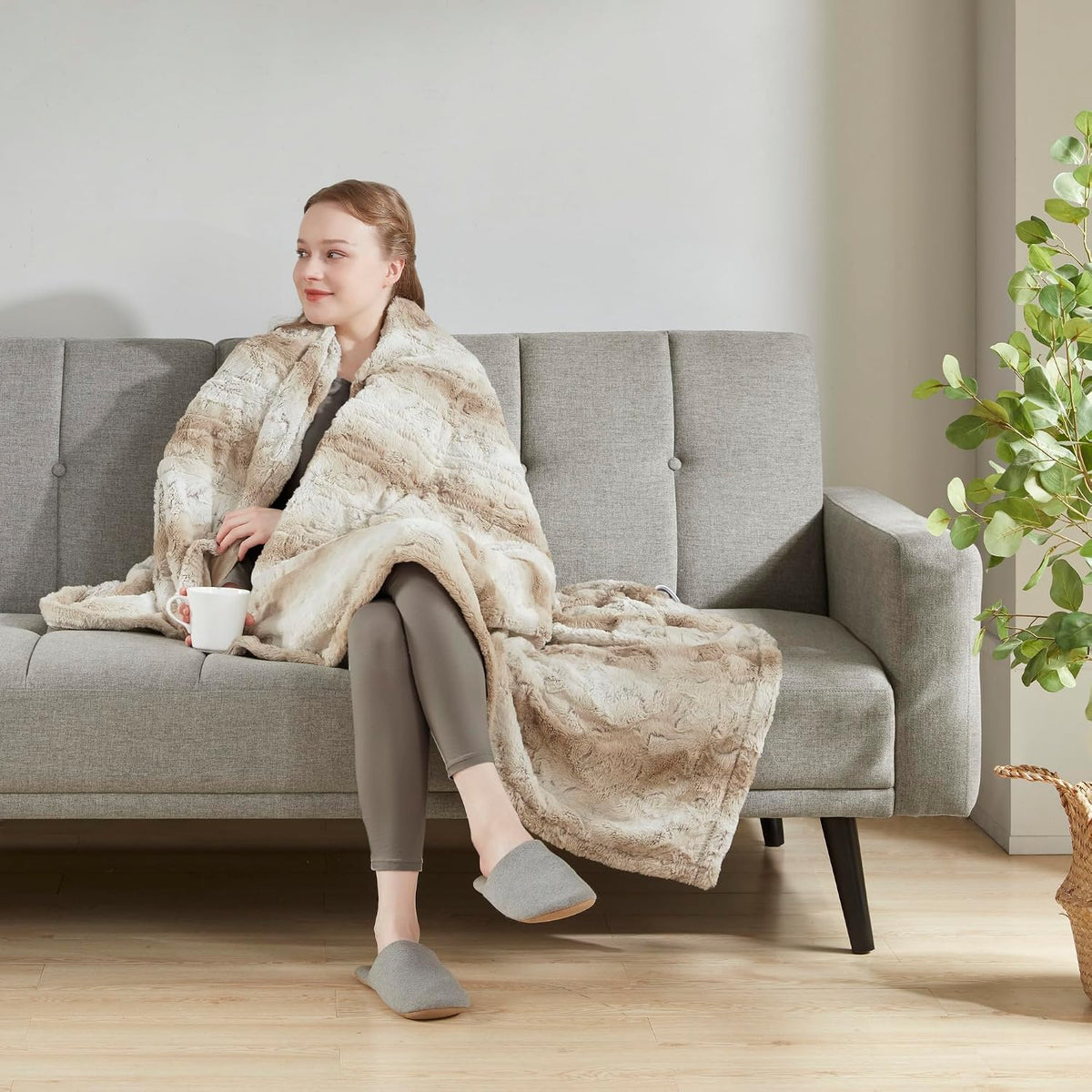 Beautyrest Reversible Heated Throw, Faux Fur Electric Blanket, Sand