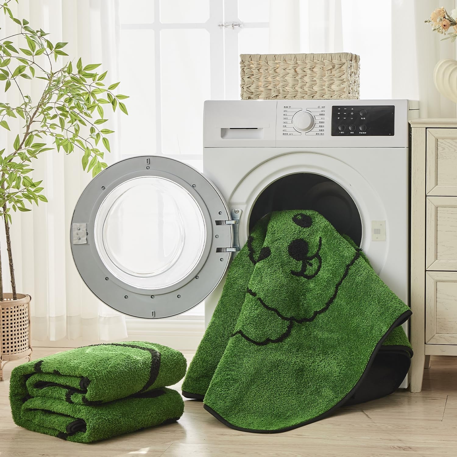 Qeils Reusable Puppy Pads , Washable Pee Pads for Dogs 18" X 24" 2 Pack | Super Absorbent & Leakproof Potty Training Pads, Plush Grass-Look with Non-Slip Backing for Crates, Playpens & Small Pets