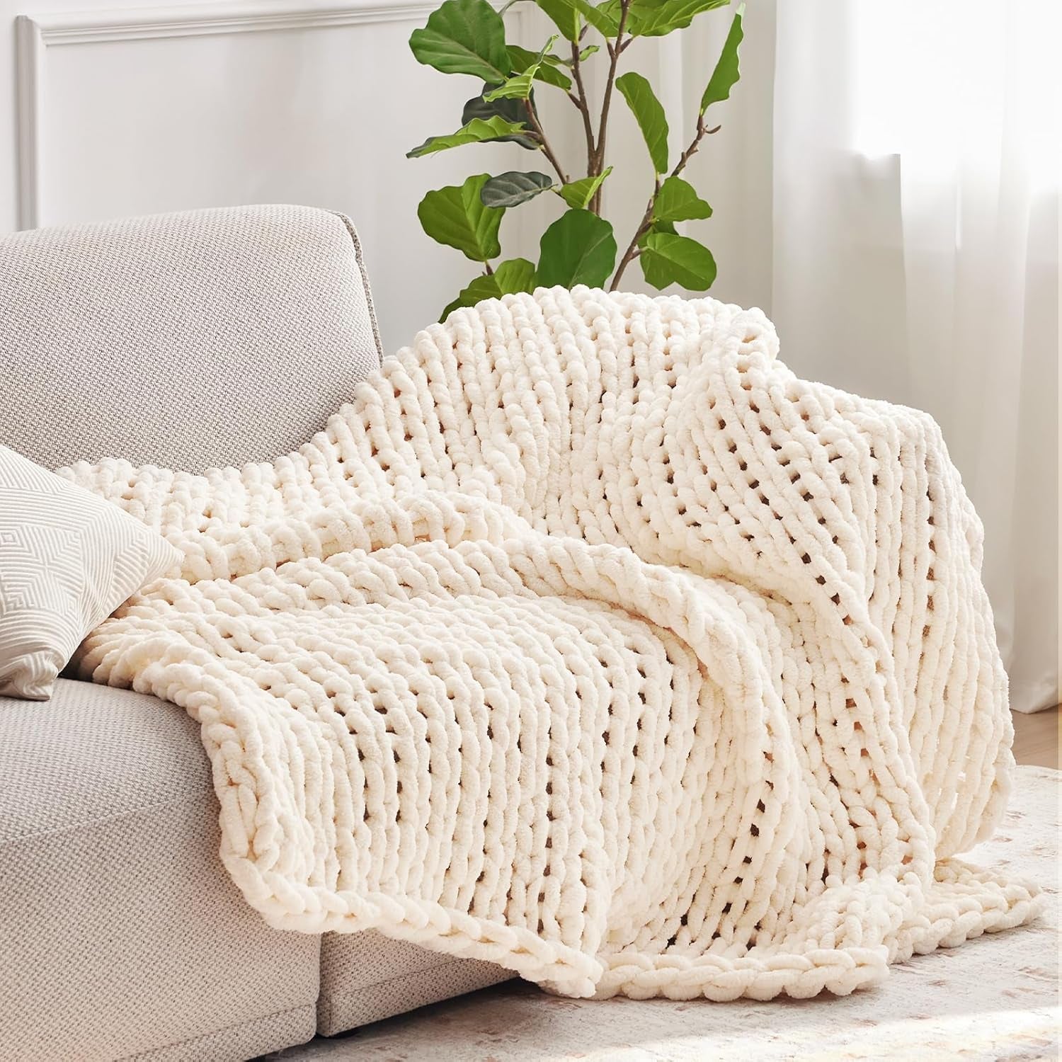 Negwoo Chunky Knit Throw Blanket, 50''*60'' Knitted Throw Chenille Yarn for Bed Couch, Handmade Cream Crochet Big Thick Blanket, Machine Washable Cute Comfy Blanket for Home Decor