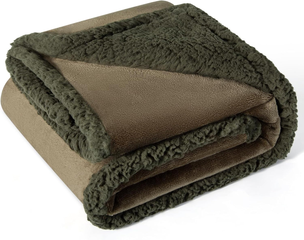 Green Dog Blanket for Pet Bed Cover Reversible Waterproof Puppy Fleece Blankets Leakproof Sofa Couch Cover Doggie Cat Pet Blanket for Warm Fluffy Washable Mat-Green,Xl