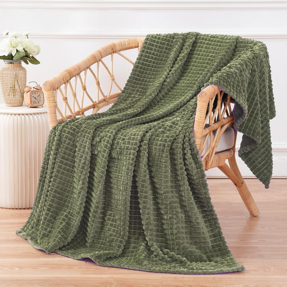 Puncuntex Fleece Throw Blanket Dark Green 50"×60" with Square Grid Design