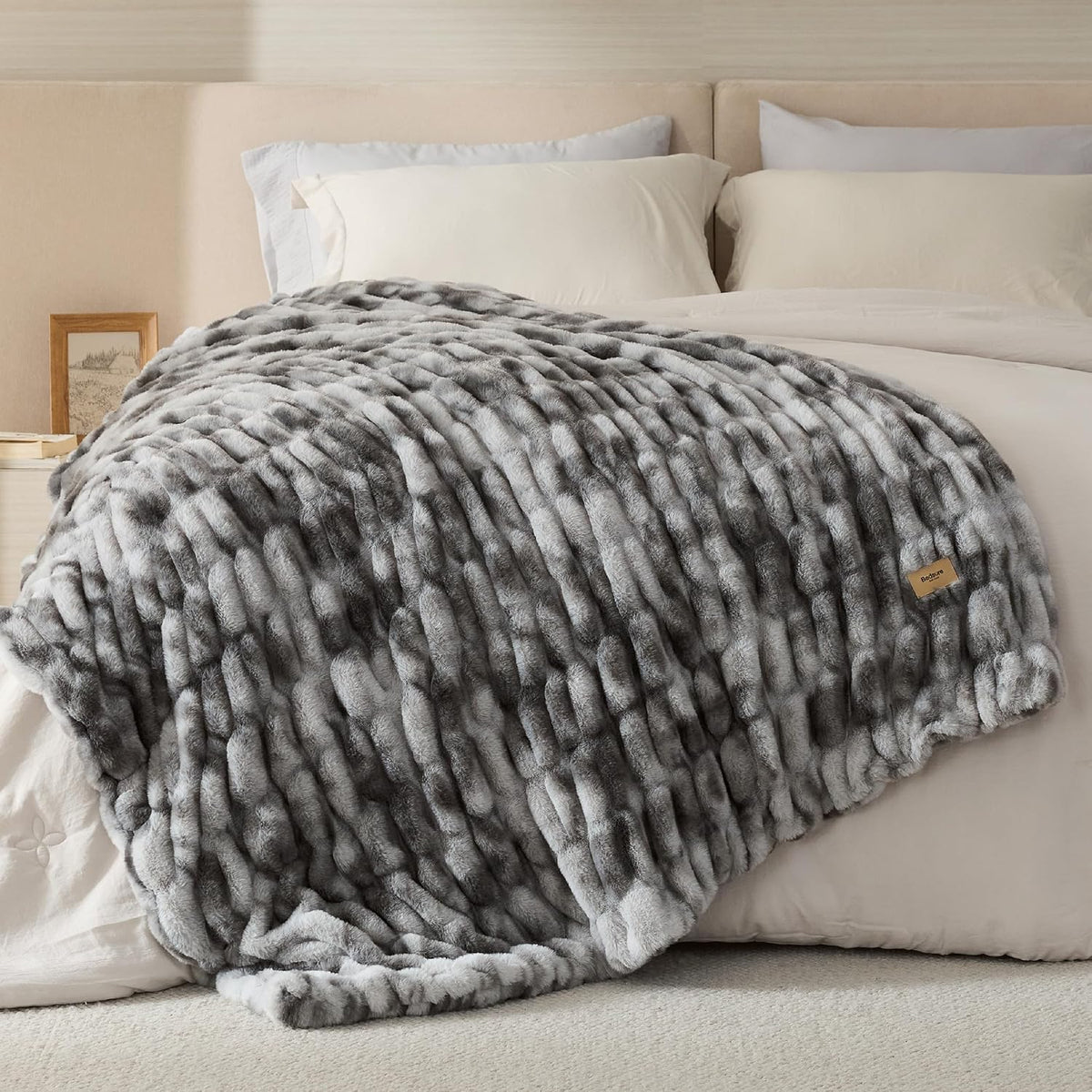 Inhand Fleece Throw Blanket, Super Soft Flannel Cozy for Adults, Washable Lightweight for Couch, Sofa, Bed, Office, Warm Plush for All Season, Green, 50"×60"